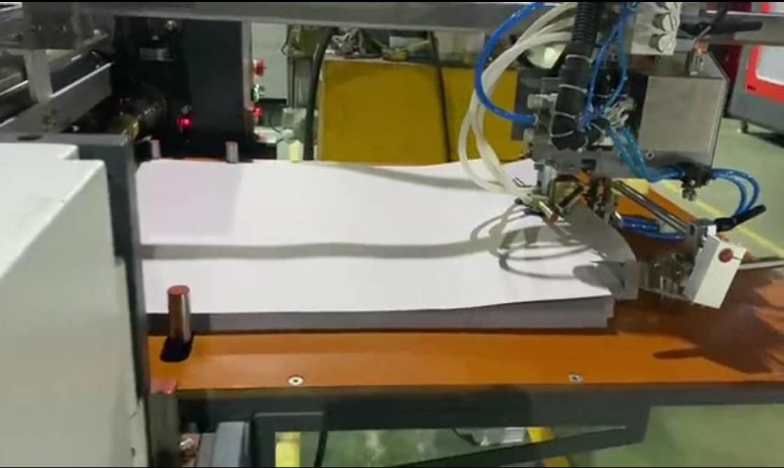 Caja automática para hacer caja rígida Caja telefónica, caja regalo, caja cosmética Caja de joyería máquina de hacer caja