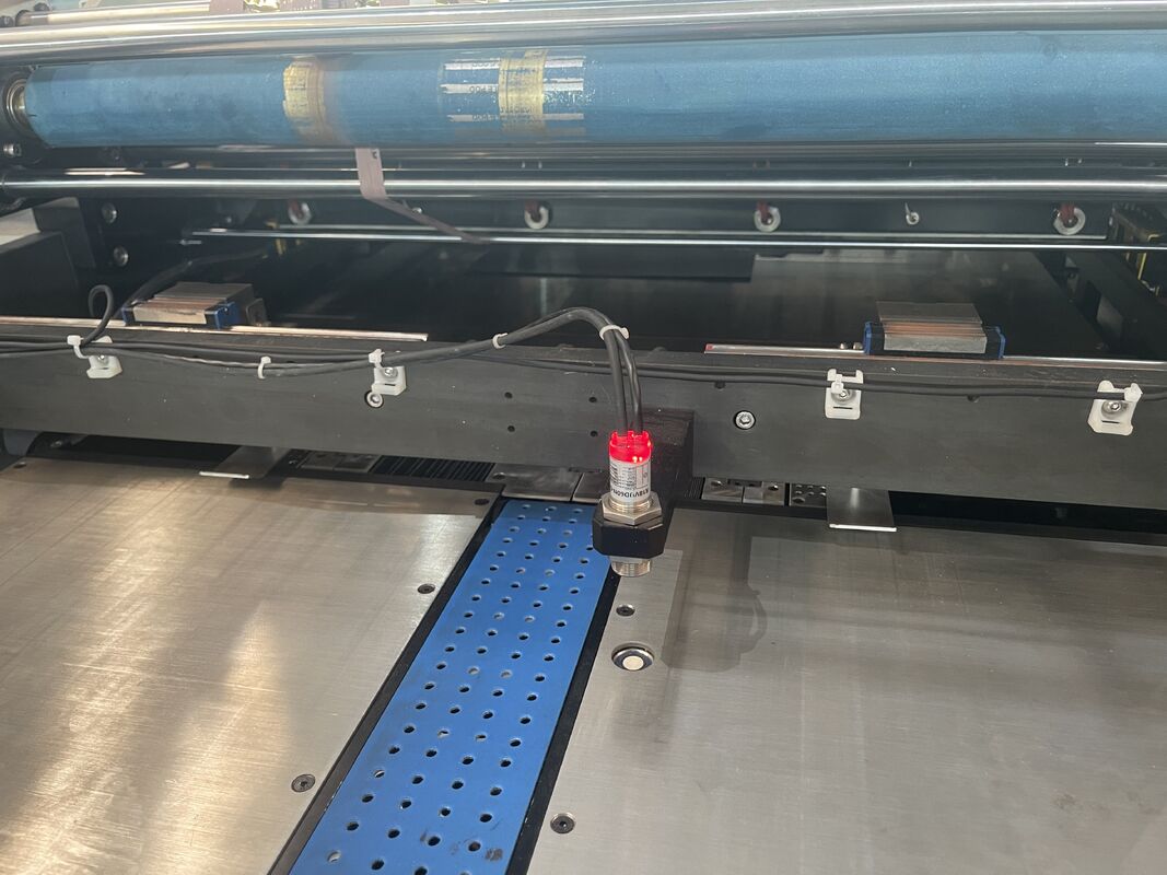 Máquina automática de estampado de papel de papel caliente para papel de embalaje de gama completa, estampado de colores