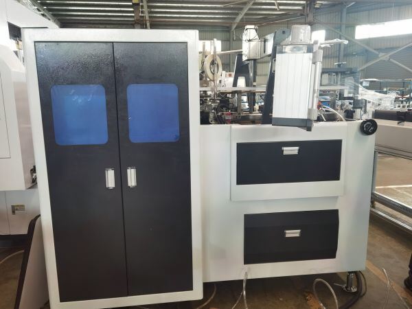 Máquina de pegado de esquina de caja LY-750 con aplicador de refuerzo de esquina totalmente automatizado para un procesamiento rápido y preciso del cartón