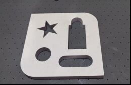 LY-RK03-1113 Máquina de corte de materiales flexibles no metálicos sin matrices con un grosor de corte de 50 mm y con una precisión de ± 0,05 mm