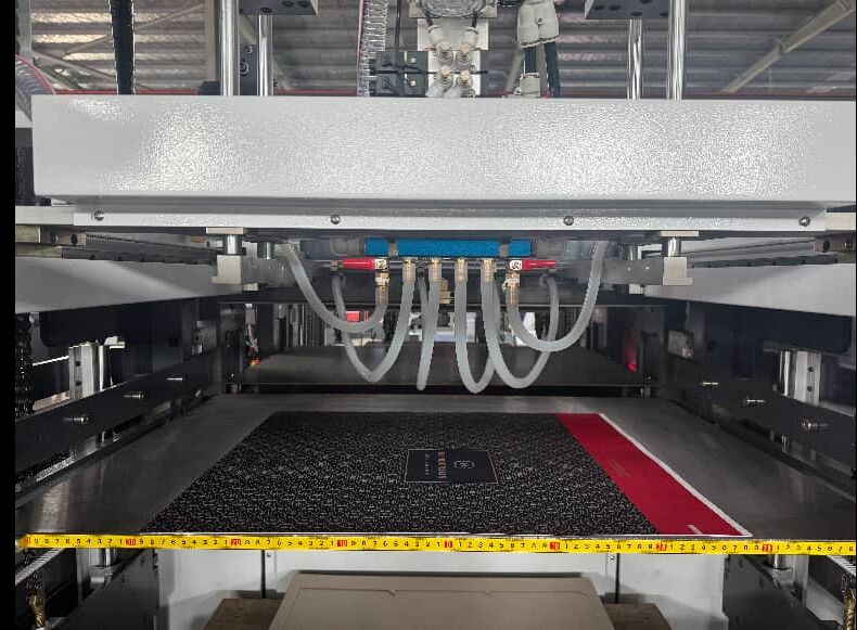LY-DS650 Máquina totalmente automática de corte a presión (sin punto de conexión solo para tablero gris) / Máquina de corte a presión